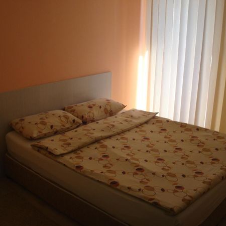 Linda Bed And Breakfast Ниш Номер фото