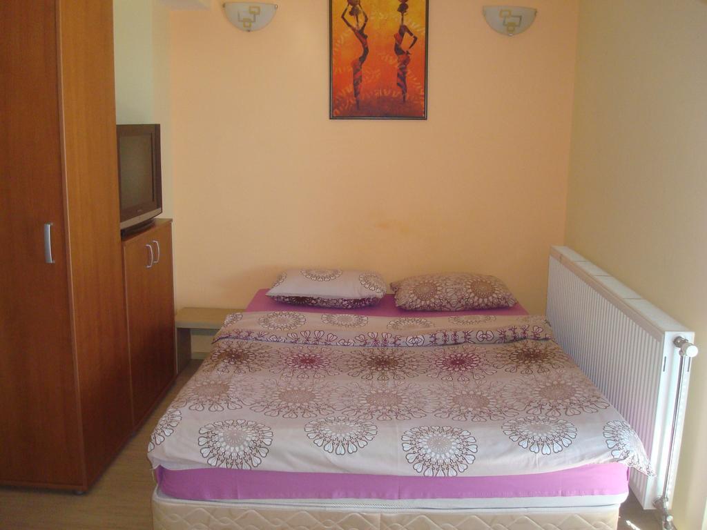 Linda Bed And Breakfast Ниш Номер фото