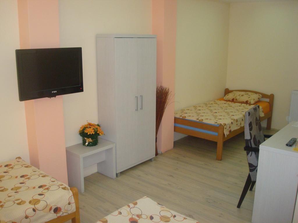 Linda Bed And Breakfast Ниш Номер фото