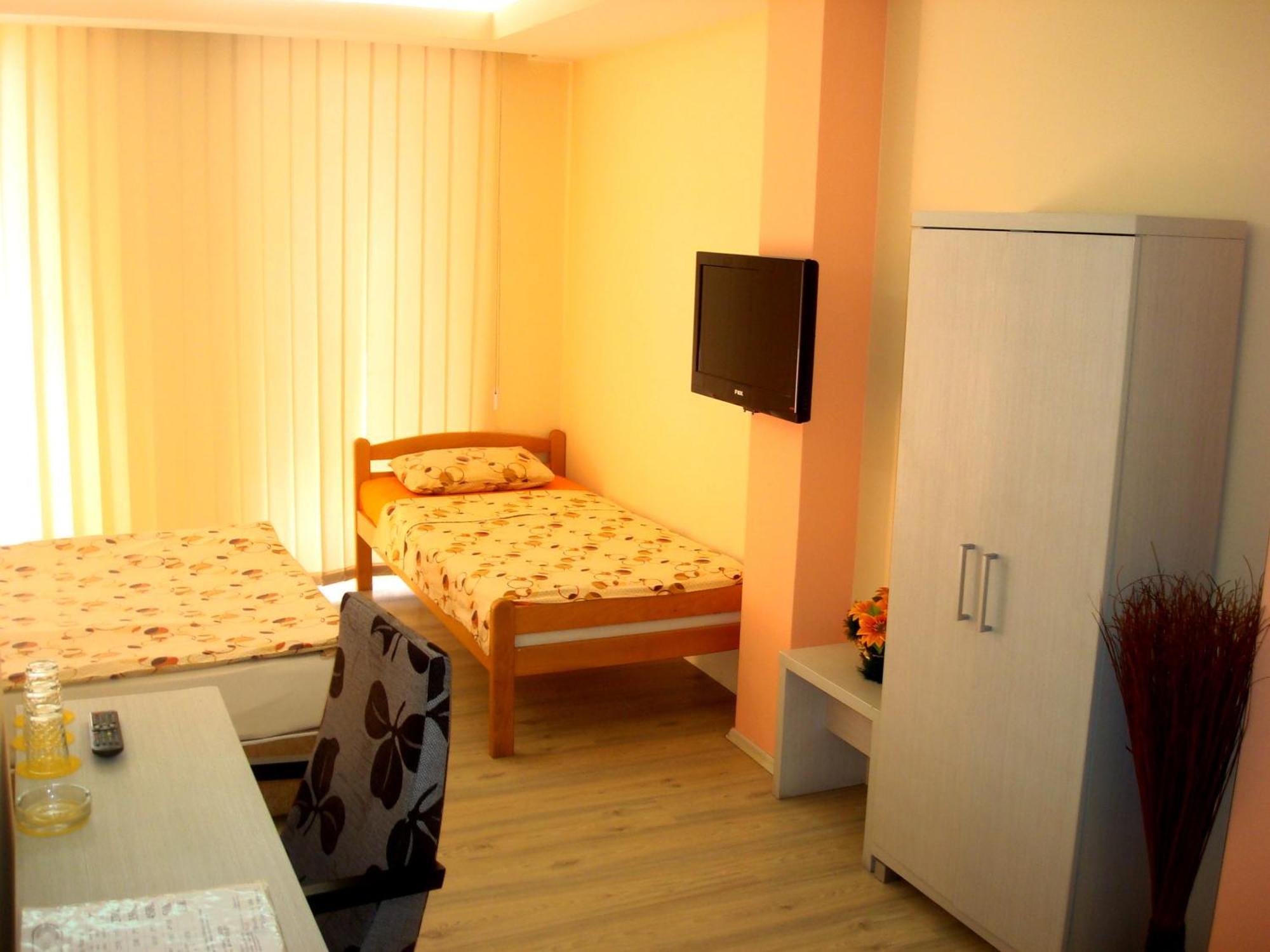 Linda Bed And Breakfast Ниш Номер фото